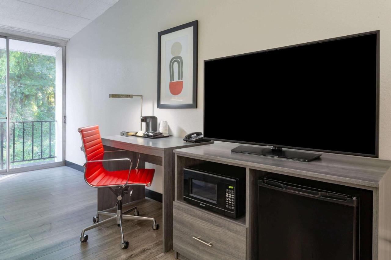 Hotel Ramada By Wyndham Hartford North - Bradley Airport Windsor Locks Exteriér fotografie