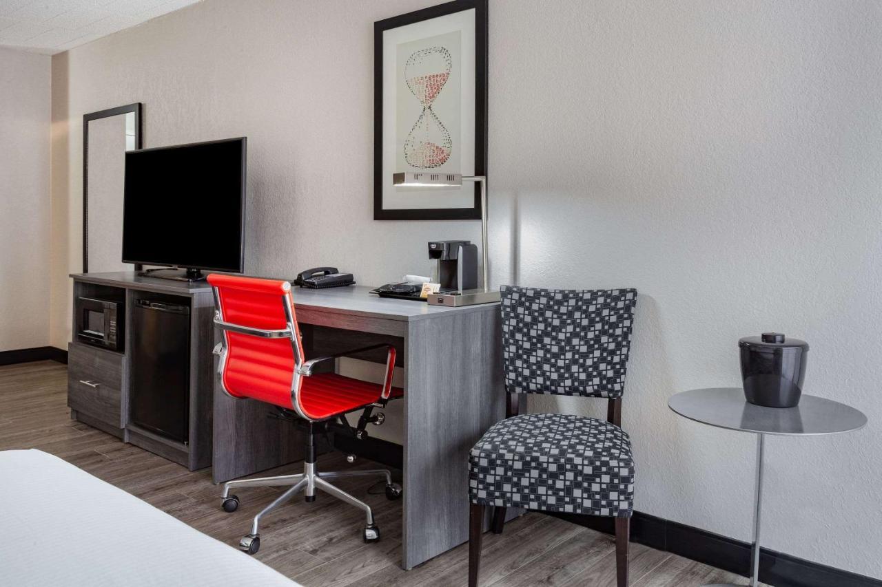 Hotel Ramada By Wyndham Hartford North - Bradley Airport Windsor Locks Exteriér fotografie