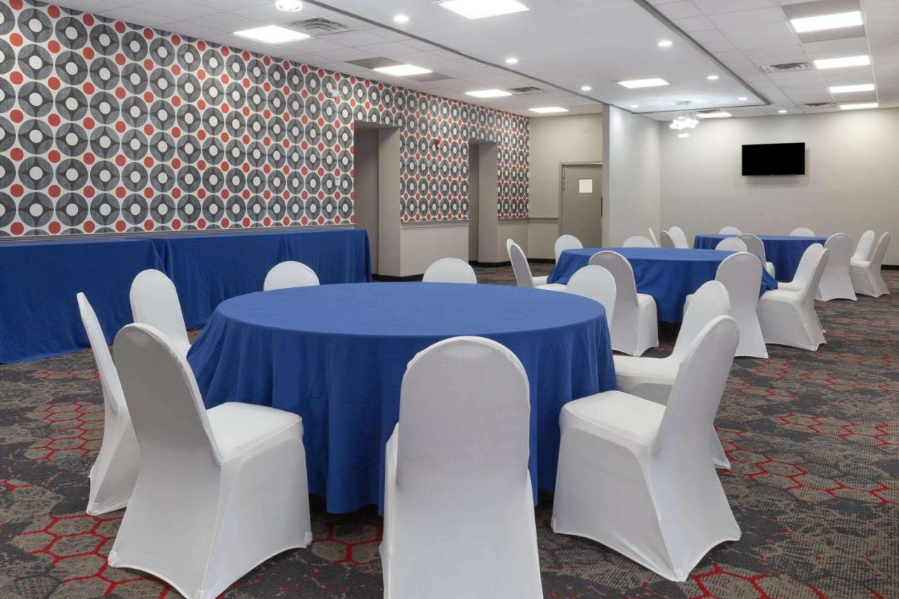 Hotel Ramada By Wyndham Hartford North - Bradley Airport Windsor Locks Exteriér fotografie